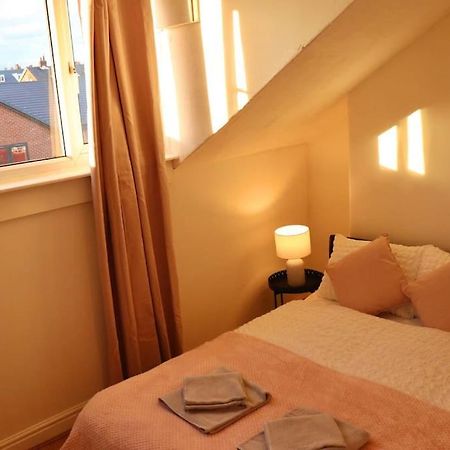 Cozy Family Stay With Free Parking And Wifi Leeds  Eksteriør billede
