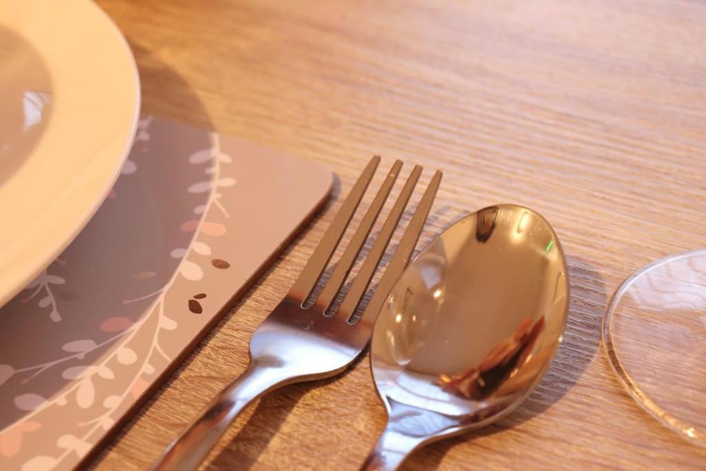 Cozy Family Stay With Free Parking And Wifi Leeds  Eksteriør billede