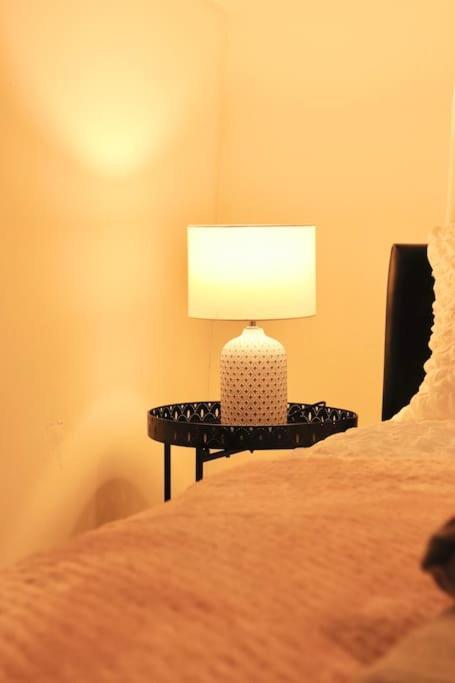 Cozy Family Stay With Free Parking And Wifi Leeds  Eksteriør billede