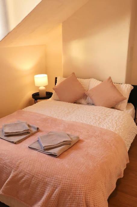 Cozy Family Stay With Free Parking And Wifi Leeds  Eksteriør billede