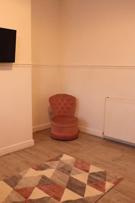 Cozy Family Stay With Free Parking And Wifi Leeds  Eksteriør billede